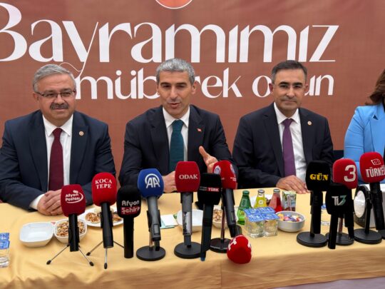  Afyonkarahisar Valisi Dr. Naci Aktaş, huzurlu bir bayram geçirilmesi için