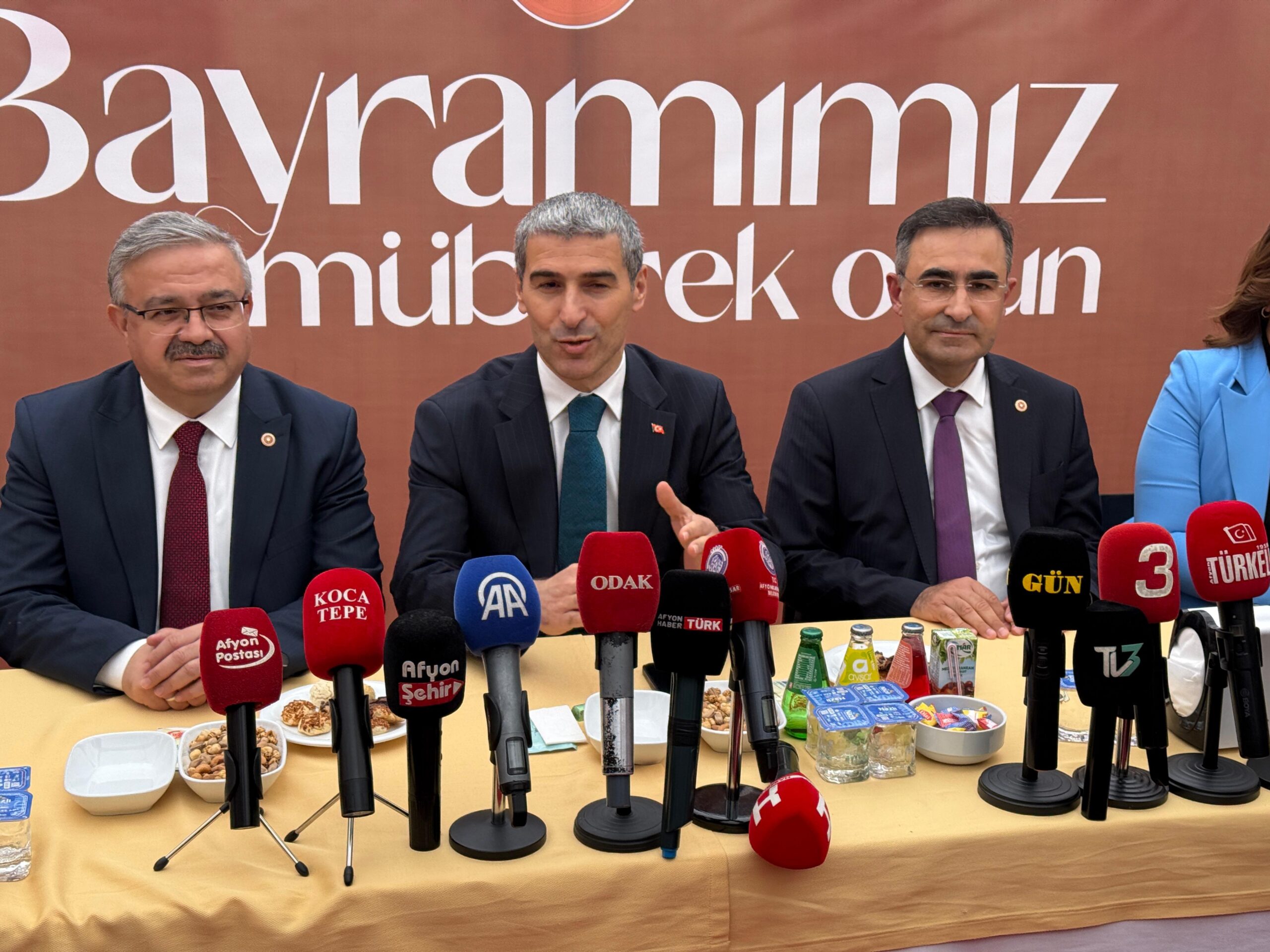  Afyonkarahisar Valisi Dr. Naci Aktaş, huzurlu bir bayram geçirilmesi için