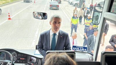 Susuz kavşağı uygulama noktasında sürücülere ikram yapıldı.