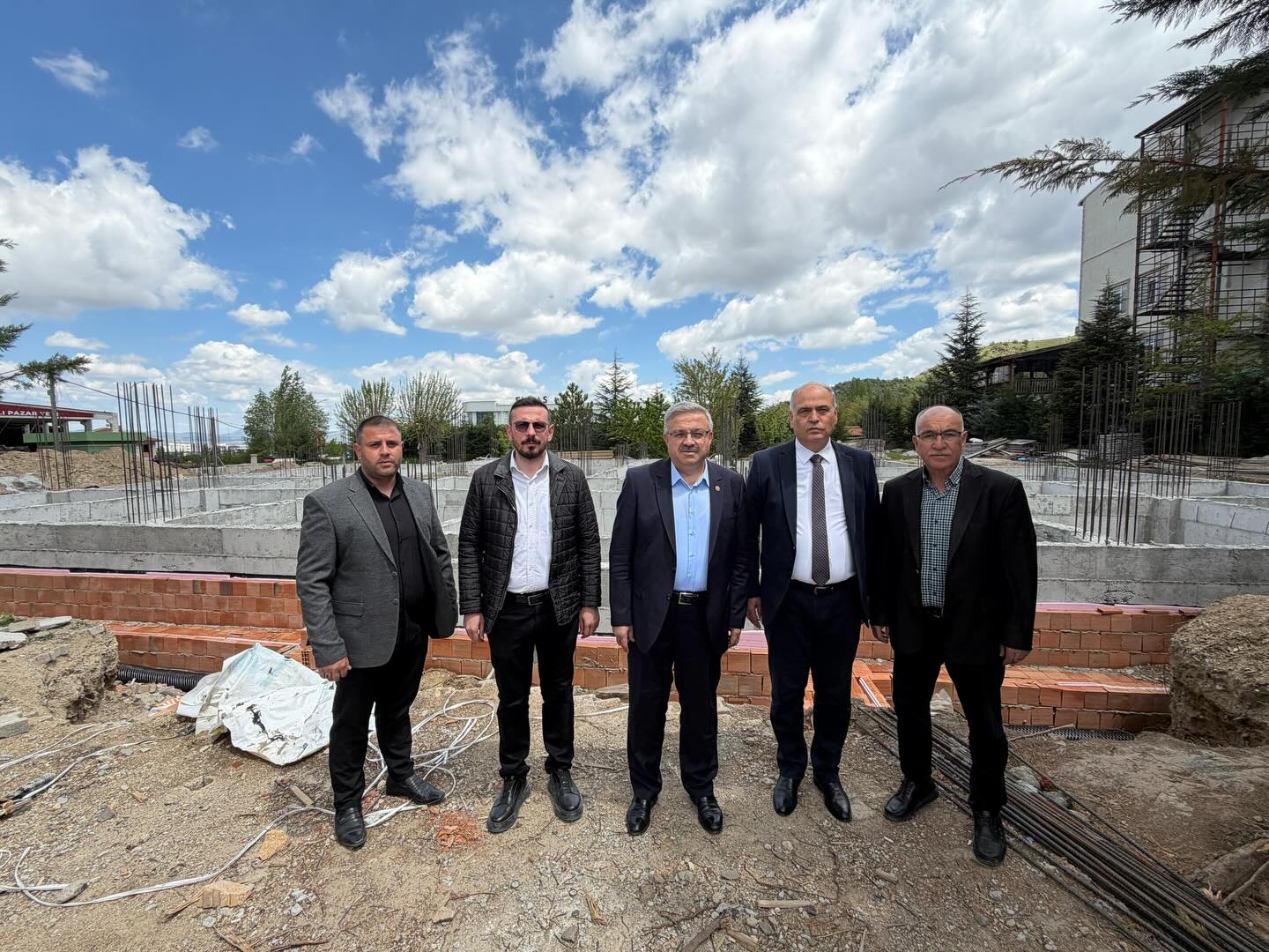 AK Parti Afyonkarahisar Milletvekili İbrahim Yurdunuseven, Erkmen beldesinde gerçekleştirdiği ziyaret