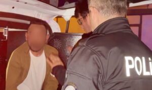 Aksaray’da alkol aldıktan sonra direksiyon başına geçip park halindeki araca