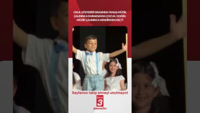 Okul gösterisi sırasında yanlış müzik çalınca duraksayan çocuk, doğru müzik
