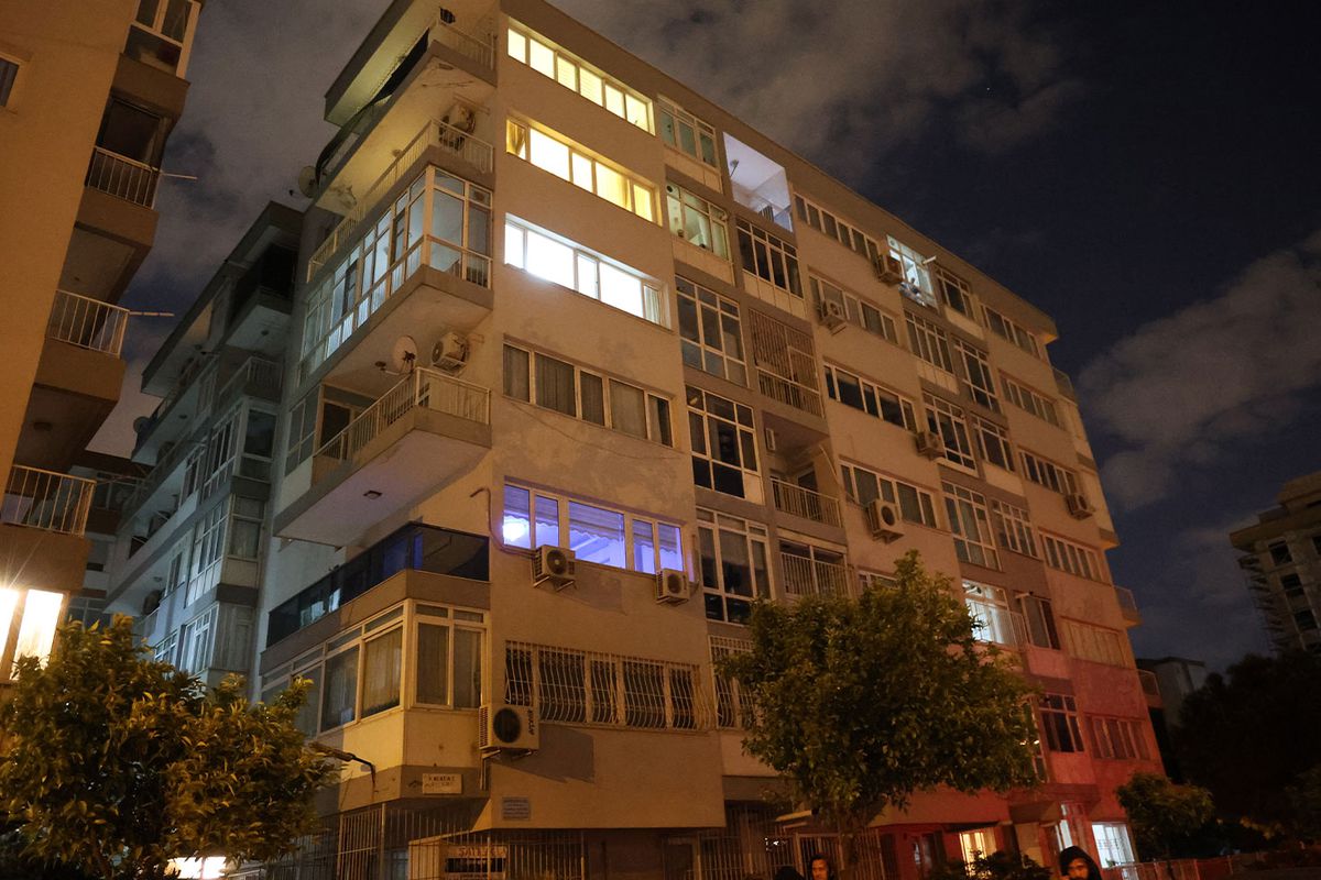 İzmir’in Bayraklı ilçesinde gece yarısı yaşanan aile içi kavga cinayetle