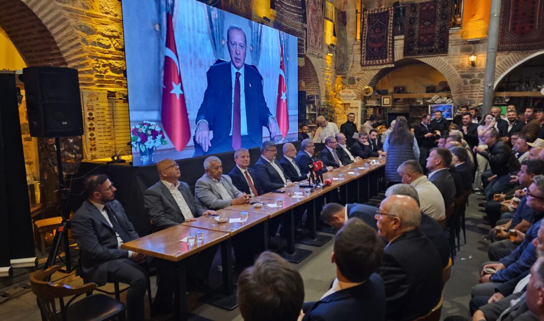 AK Parti Afyonkarahisar İl Teşkilatı tarafından düzenlenen bayramlaşma programı yoğun