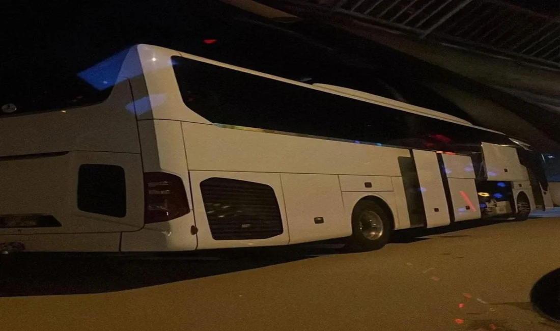 Mersin'den çıktıkları gezi turu dönüşünde Bursa'da İskender yemek için mola