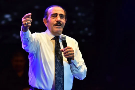 Ünlü sanatçı Mustafa Keser, sahnede anlattığı bir fıkranın Kayserililere hakaret