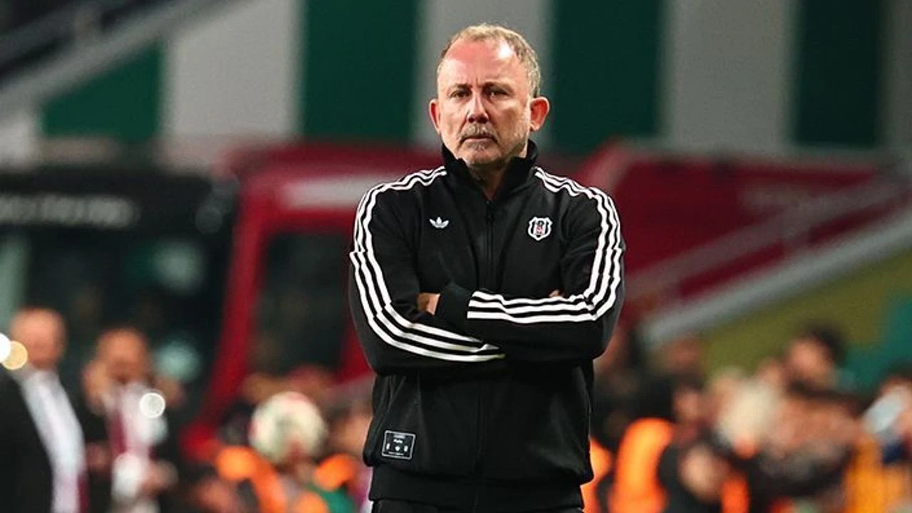 Beşiktaş Kulübü Başkanı Serdal Adalı ile teknik direktör Sergen Yalçın
