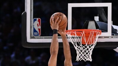 Amerikan Basketbol Ligi (NBA) play-off'larında San Antonio Spurs, sahasında Oklahoma