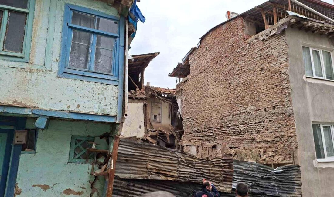 Afyonkarahisar’ın Sandıklı ilçesinde yalnız yaşayan yaşlı bir kadının kaldığı iki