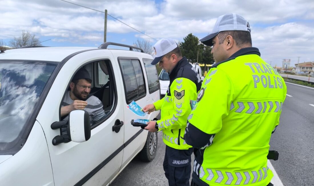 Afyonkarahisar’ın Şuhut ilçesinde trafik güvenliğine dikkat çekmek amacıyla ‘Bir Kural