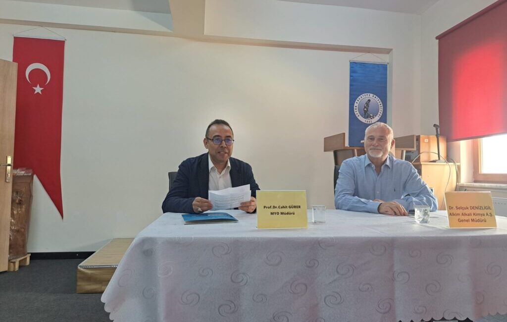 Afyon Kocatepe Üniversitesi (AKÜ) Dazkırı Meslek Yüksekokulu, öğrencilerin gelecek planlamalarına