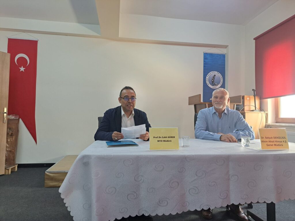 Afyon Kocatepe Üniversitesi (AKÜ) Dazkırı Meslek Yüksekokulu, öğrencilerin gelecek planlamalarına