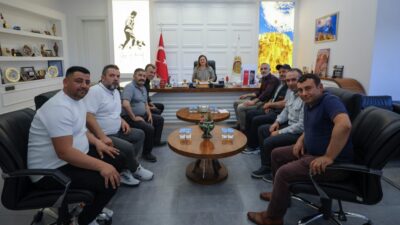 Afyonkarahisar Sebze ve Meyveciler Esnaf Odası Başkanı Veysel Gök, yönetimi
