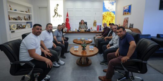Afyonkarahisar Sebze ve Meyveciler Esnaf Odası Başkanı Veysel Gök, yönetimi