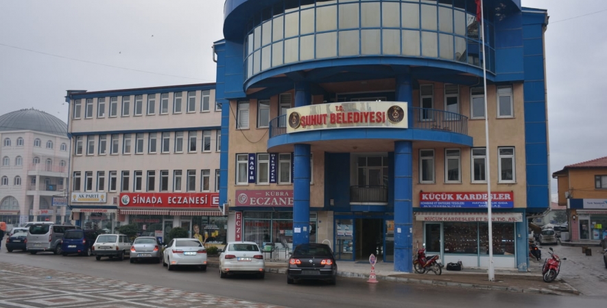 Şuhut Belediyesi, mülkiyetinde bulunan üç adet taşınmazın ihale usulü ile