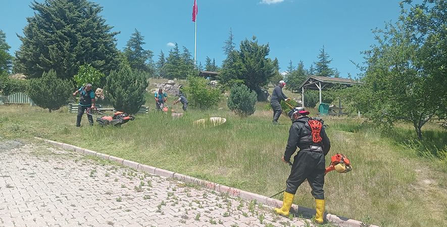 Şuhut'ta parklar baştan aşağı yenileniyor! 1 şuhut belediyesi