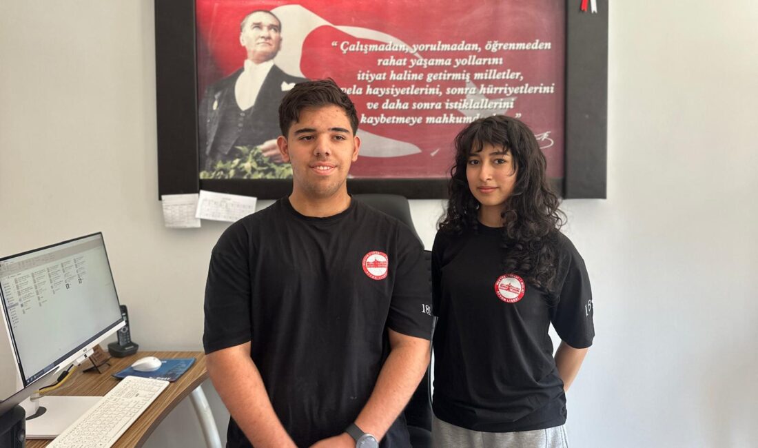 Afyon Lisesi öğrencileri Emre Hocaoğlu ve Azra Betül Erol, Türkiye'nin