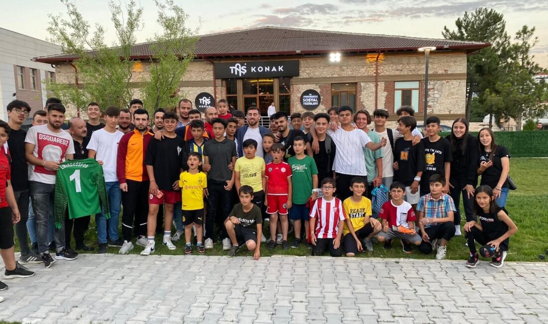 Afyonkarahisar'ın Emirdağ ilçesindeki hemşehrileri, A Milli Futbol Takımı'nda yer alan