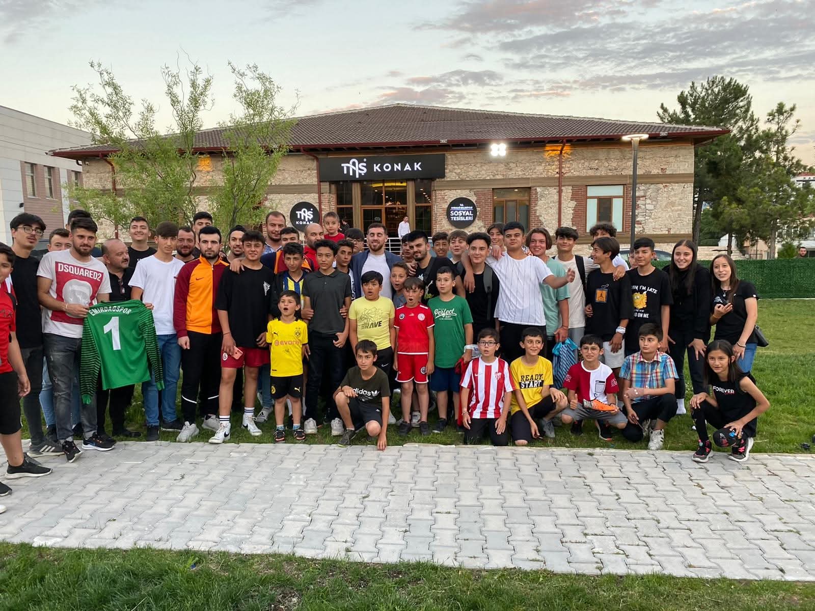 Afyonkarahisar'ın Emirdağ ilçesindeki hemşehrileri, A Milli Futbol Takımı'nda yer alan