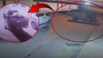 Hatay’ın Reyhanlı ilçesinde bir esnafın motosikleti, iş yerinin önünden iki