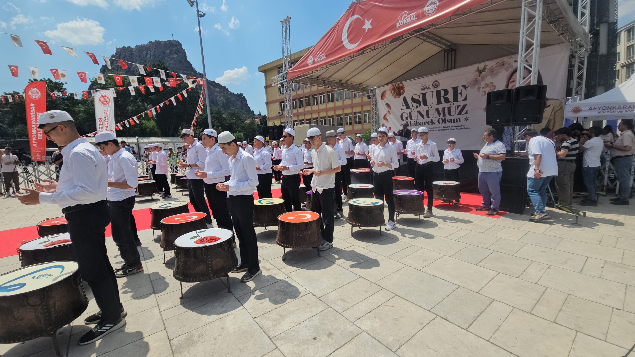 Afyonkarahisar Belediyesi tarafından Muharrem ayı dolayısıyla geleneksel aşure programı düzenlenecek.