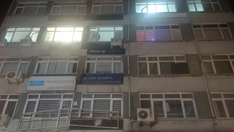 İstanbul'un Fatih ilçesinde bulunan ruhsatsız bir masaj salonunda düştüğü iddia