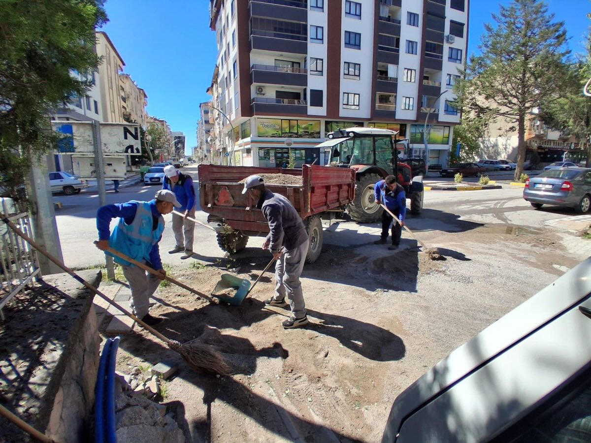 Sandıklı Belediyesi, ilçede etkili olan yoğun yağış ve dolu felaketinin