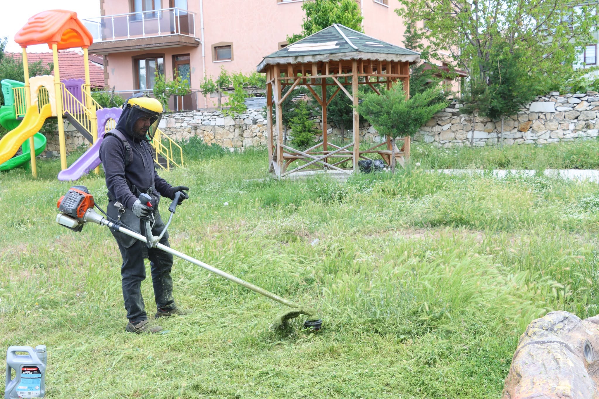 Afyonkarahisar’ın İscehisar ilçesinde, yaz aylarının gelmesiyle birlikte vatandaşların daha temiz,