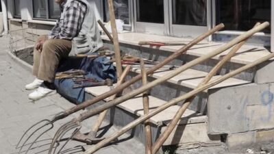 İddiaya göre, Erzurum’da tarlasını ve toprağını bırakmak zorunda kalan seksen