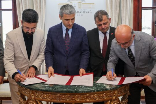 Afyonkarahisar’ın Emirdağ ilçesinde okul öncesi çocukların hem eğlenerek öğreneceği hem