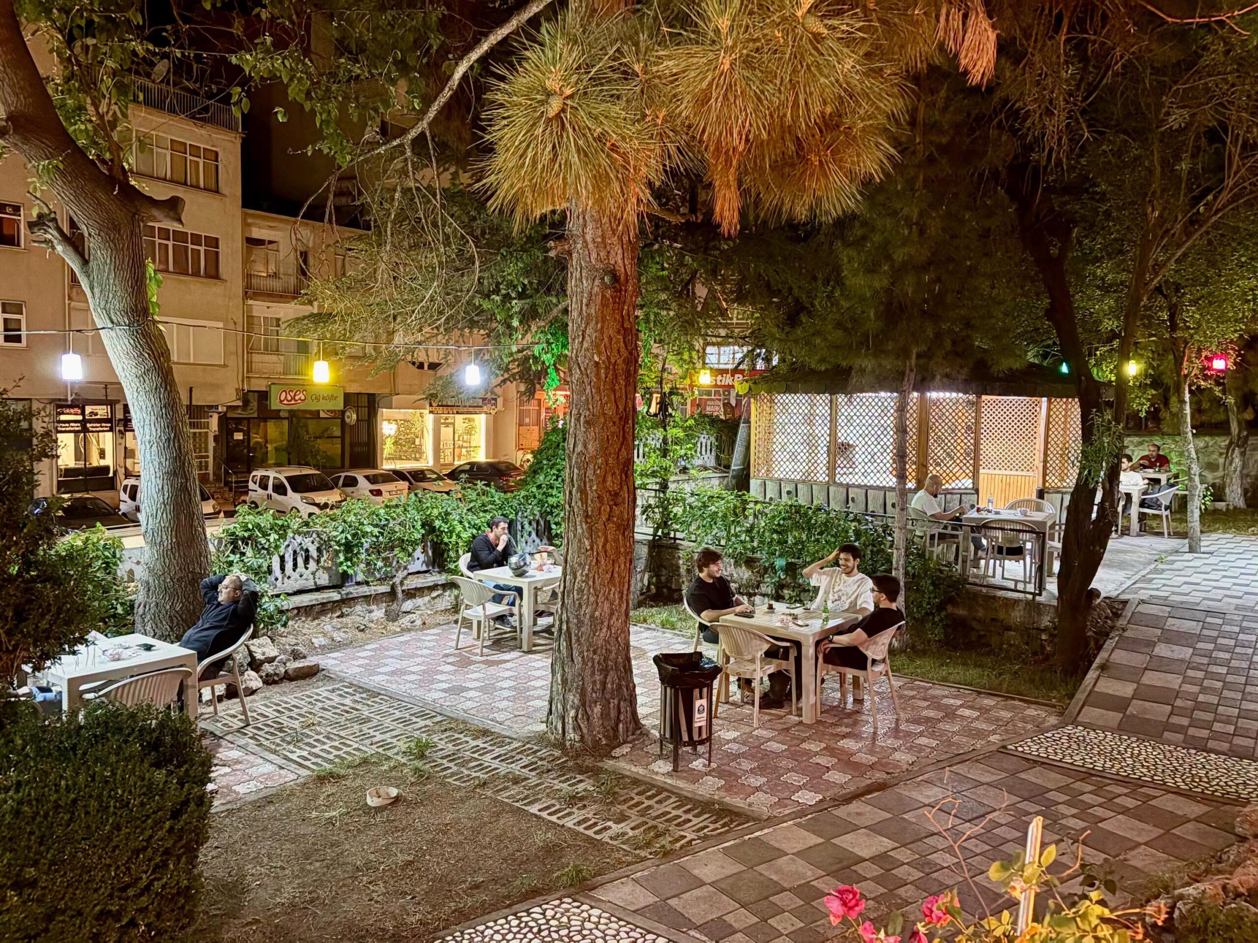 Afyonkarahisar’ın termali, seraları ve patatesiyle ünlü büyük ilçesi Sandıklı, yaz