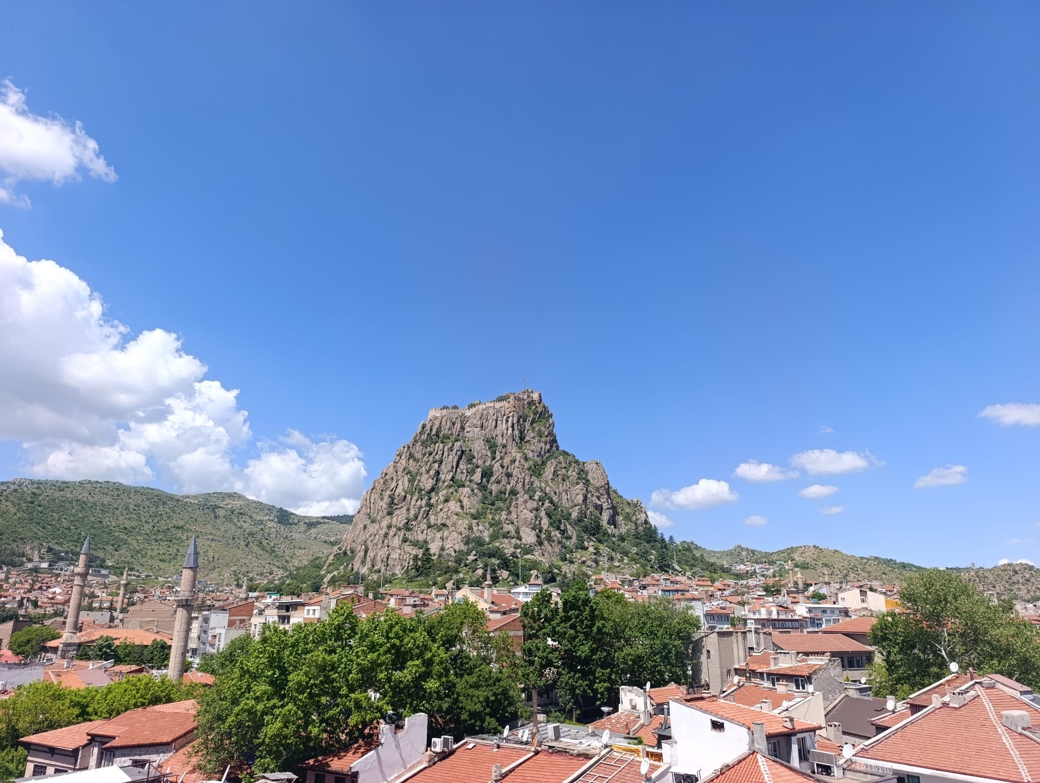 Afyonkarahisar, yeni haftanın ilk gününe açık ve sıcak bir gökyüzüyle
