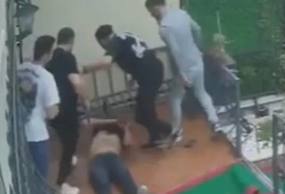 İzmir'de "kasten öldürme" ve çeşitli suçlardan kırmızı bültenle aranırken yakalanan