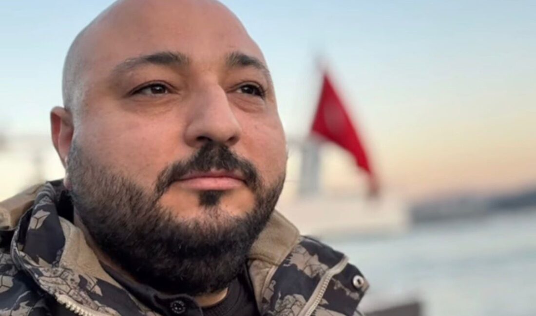 İzmir'in Çeşme ilçesinde tatil yapan internet fenomeni Dilan Polat ve