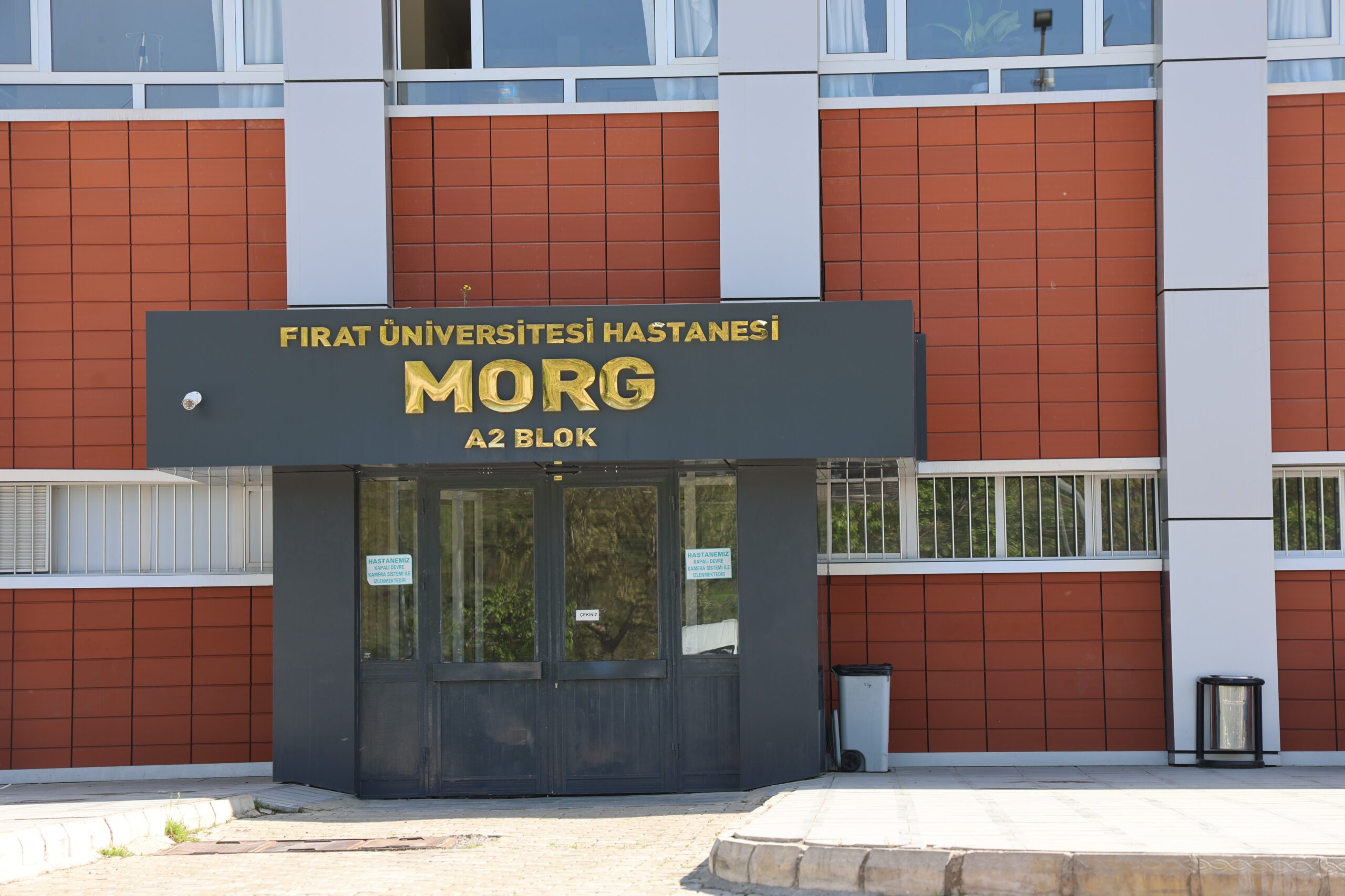 Tunceli'de bir inşaat sahasında çalışma yaptığı esnada üzerine beton blok