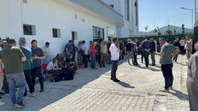 Samsun'un Tekkeköy ilçesinde bulunan Yeşilyurt Demir Çelik Fabrikası'nda üç işçinin