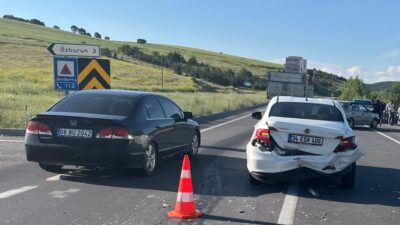 Afyonkarahisar’ın Bolvadin-Emirdağ karayolu üzerinde bulunan Kutlu Kavşağı'nda meydana gelen trafik