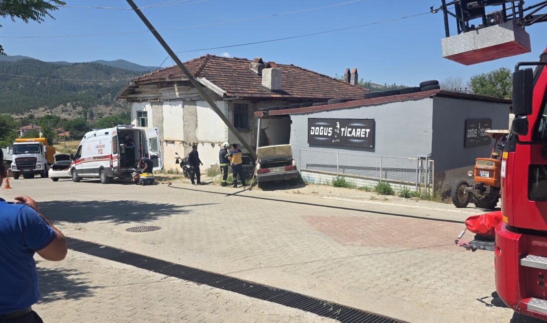 Denizli’nin Beyağaç ilçesinde öğleden sonra meydana gelen kahredici trafik kazasında,