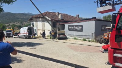Denizli’nin Beyağaç ilçesinde öğleden sonra meydana gelen kahredici trafik kazasında,