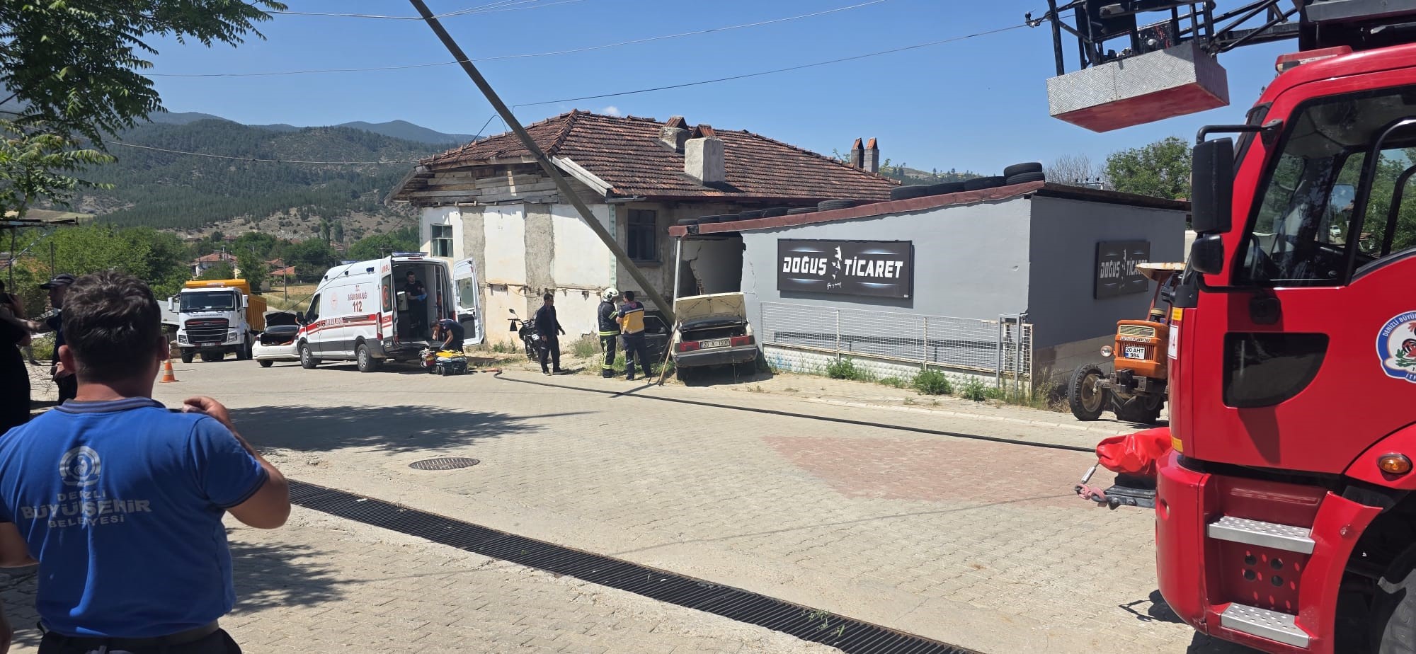 Denizli’nin Beyağaç ilçesinde öğleden sonra meydana gelen kahredici trafik kazasında,