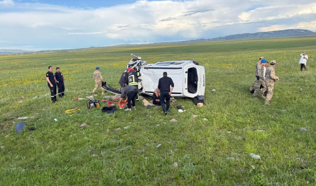 Erzurum'un Hınıs ilçesinde öğleden sonra meydana gelen kahredici trafik kazasında,