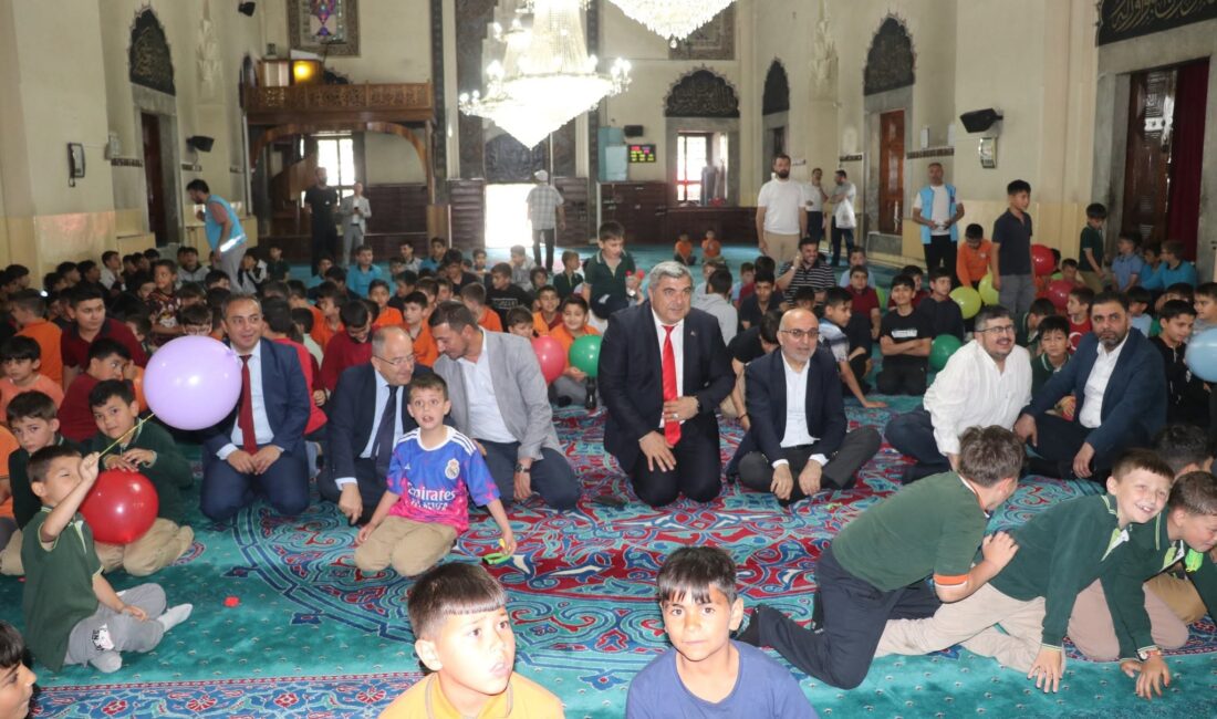 Afyonkarahisar Valiliği koordinesinde düzenlenen "Çevreme Duyarlıyım, Değerlerime Sahip Çıkıyorum" projesi