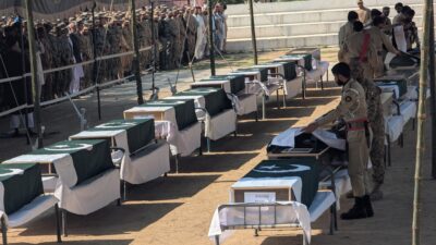 Pakistan'ın Azad Keşmir bölgesinde havalanmaya çalışan bir askeri helikopterin düşmesi