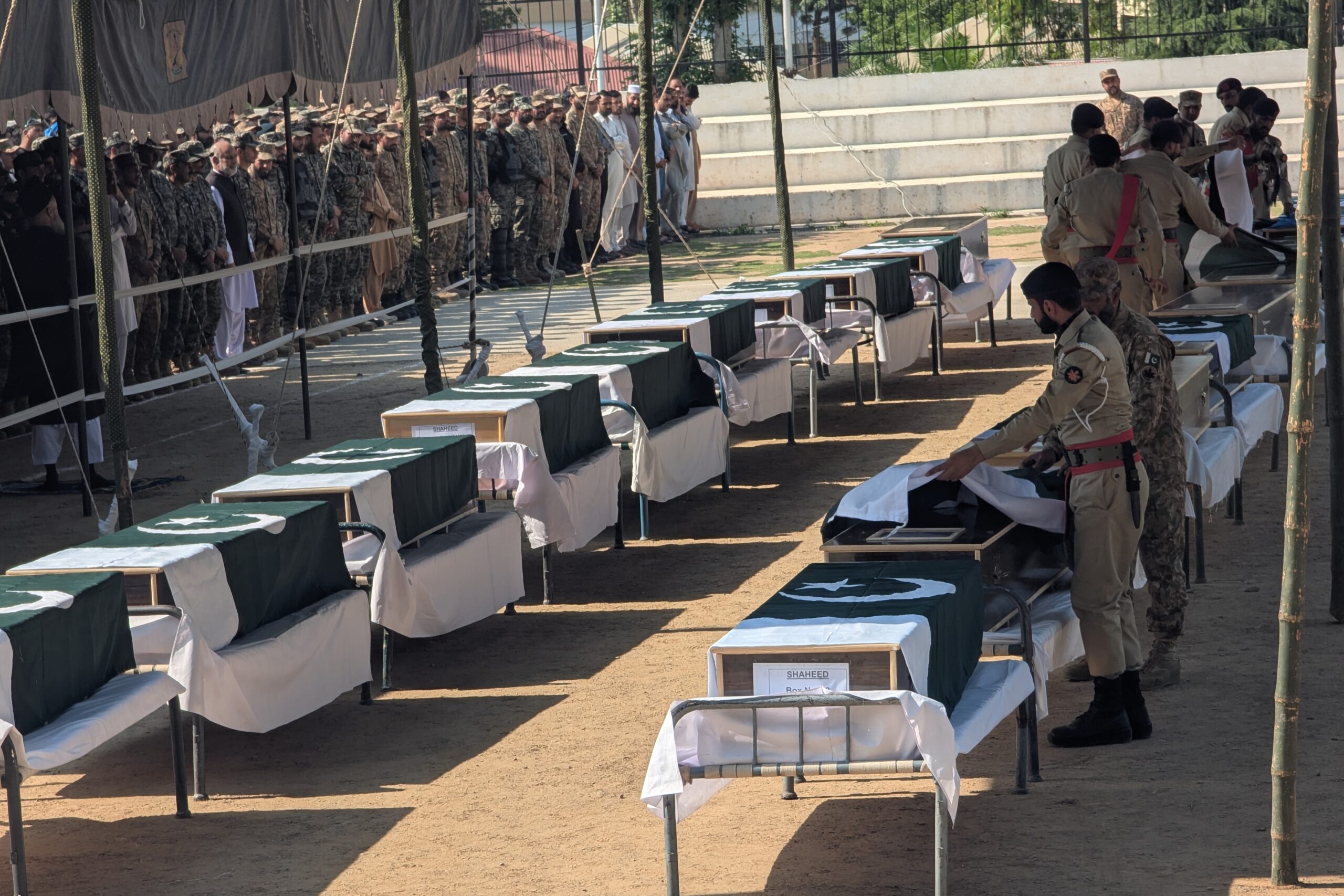 Pakistan'ın Azad Keşmir bölgesinde havalanmaya çalışan bir askeri helikopterin düşmesi