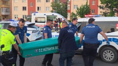 Kütahya-Afyonkarahisar karayolu, dün gece iki otomobilin adeta birbirini tetikleyen korkunç