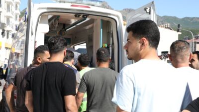 Tunceli'de restorasyon çalışmaları devam eden bir kamu binası inşaatında çalışan