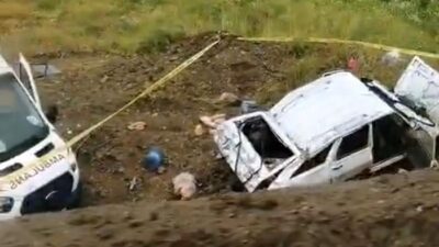 Yozgat’ın Yerköy ilçesinde kontrolden çıkan bir otomobilin köprüden aşağı düşmesi