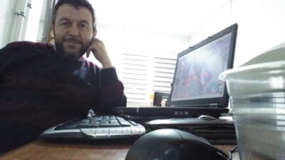 Kütahya’da cadde üzerinde seyir halindeki bir halk otobüsü ile çarpışan