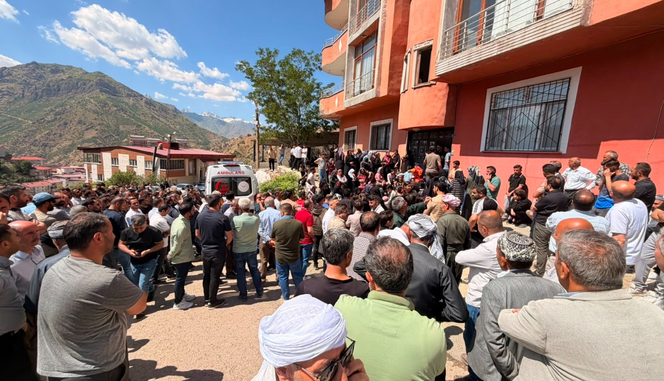 Hakkari'nin Şemdinli ilçesinde kayınpederinin evini basan bir kişi, 4 kişiyi