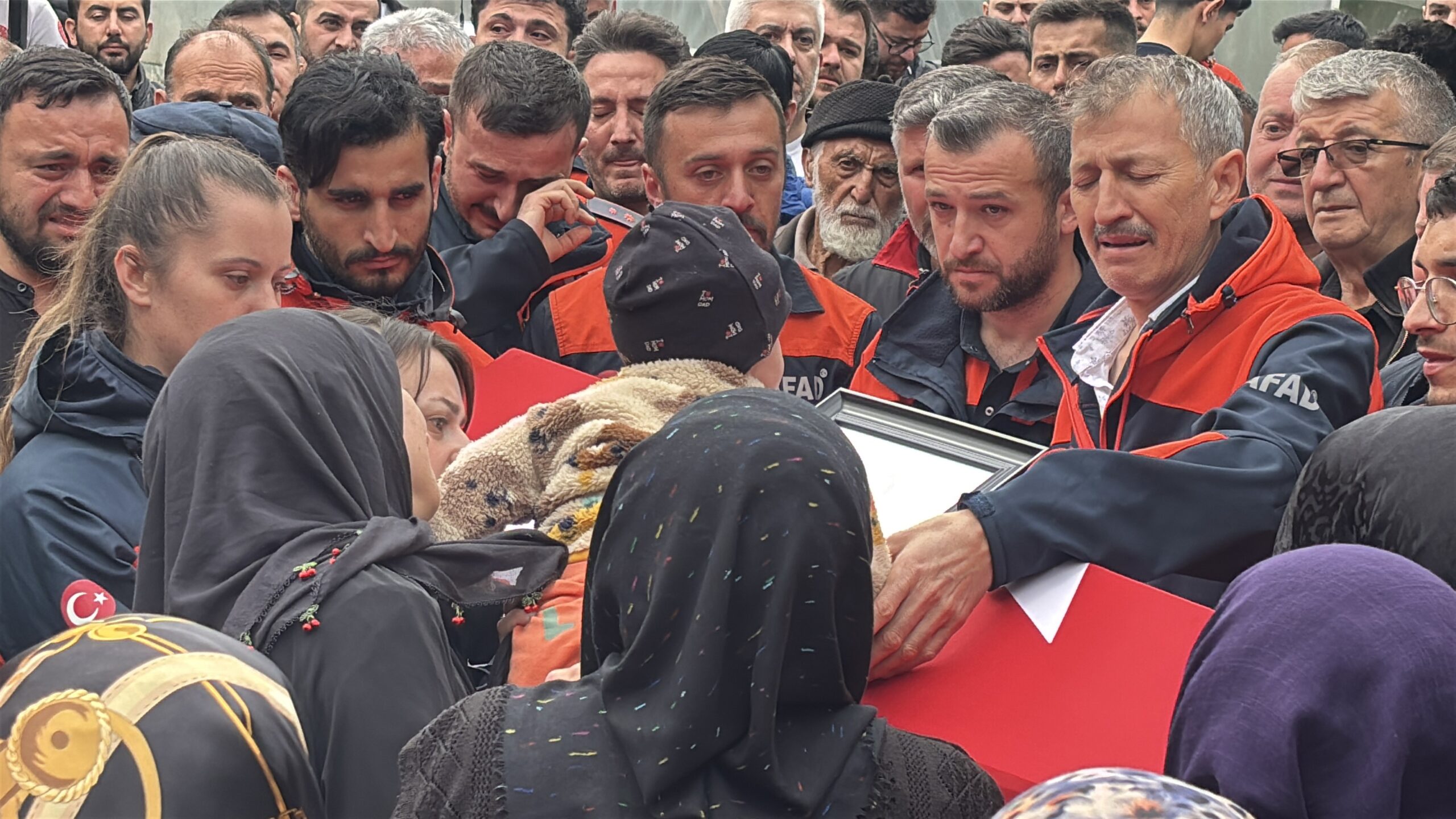 Rize'nin Çamlıhemşin ilçesinde yürütülen bir arama kurtarma faaliyeti esnasında nehir